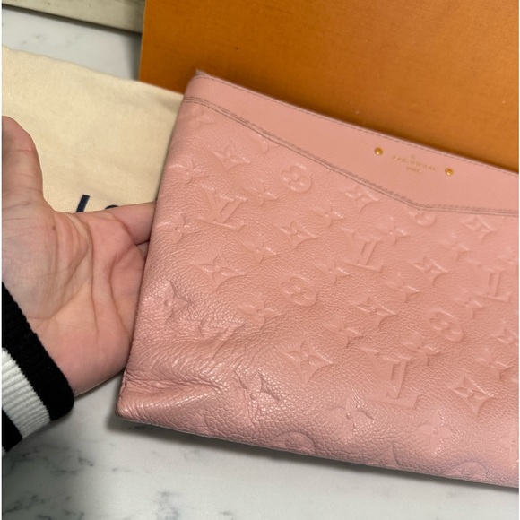 SOLD🥂JUST TODAY💐LOUIS VUITTON empreinte daily pouch rose poundre ballerina 🌸 - Picture 5 of 16